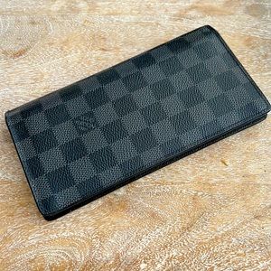 louis vuitton damier brazza wallet. Lightly used no damage. 16 card slot